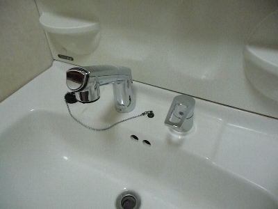 4 工事後 新しいシャワー水栓できれいになりました-1