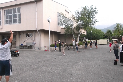 1 善誘館小学校でのラジオ体操-1