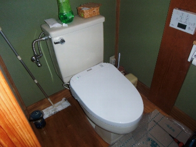 2 工事後 新しい便座が付きました
