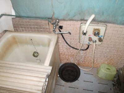 3 工事前 追い炊き用タイマーとシャワー水栓が調子が悪かったようです。