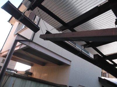 2 大雪で樋もこの通りです。