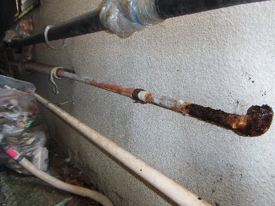 3 工事前 錆びた給湯配管もう限界でした。
