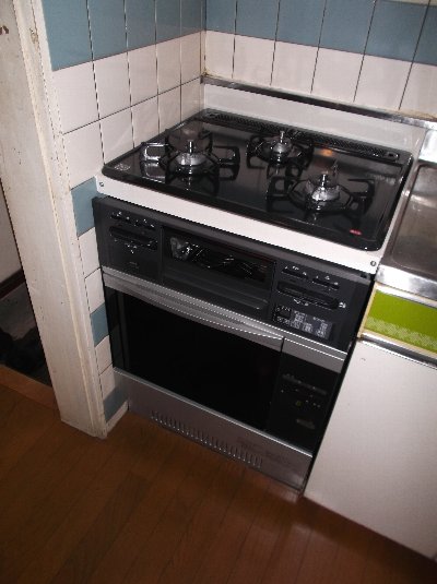 新しいコンロとオーブンはやはりいいですね